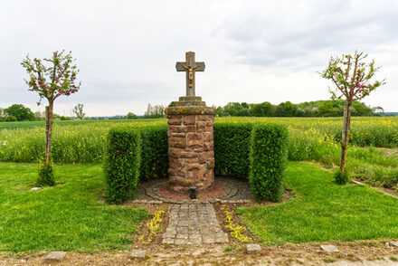 Kreuz im Lüxheimer Feld